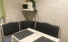 Однокімнатна квартира поруч з залізничним вокзалом